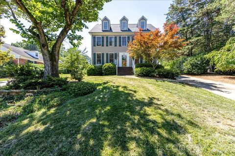 6912 Foxglove Drive pending home in Foxglove, Charlotte, NC