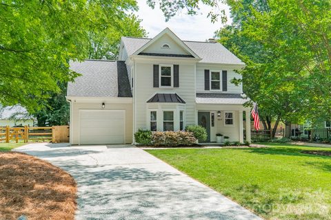 9217 Four Acre Court sold home in Cameron Wood, Charlotte, NC