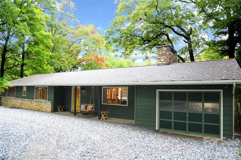 580 Whetstone Gap Road active home in Whetstone Gap, Lake Toxaway, NC
