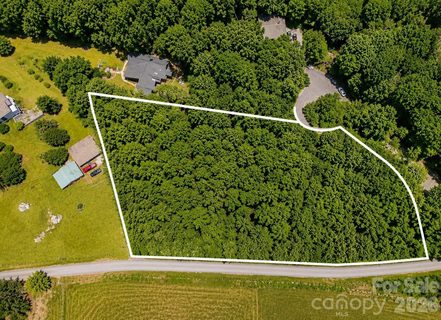 43 Reeses Ridge Court pending home in Reeses Ridge, Hendersonville, NC
