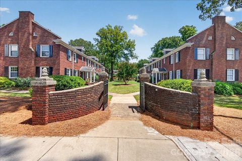 524 Hawthorne Lane active home in Hawthorne Condominiums, Charlotte, NC