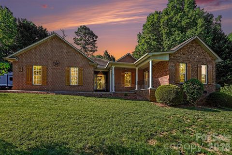 6826 Teal Drive sold home in Forest Hills, Denver, NC