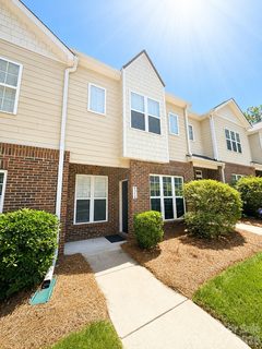 4376 Yoruk Forest Lane active townhome in Cotswold Glen, Charlotte, NC