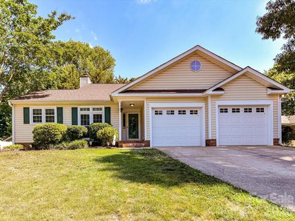 3616 Still Oaks Court active home in Hidden Pond, Concord, NC