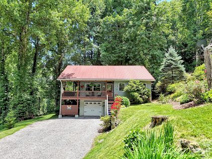 10 Bridle Drive pending home in Horseshoe Cove, Maggie Valley, NC