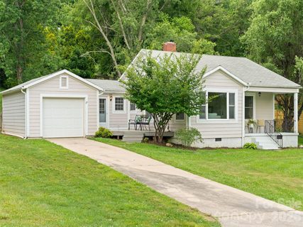 25 Nesbitt Street sold home in Hillside Terrace, Waynesville, NC