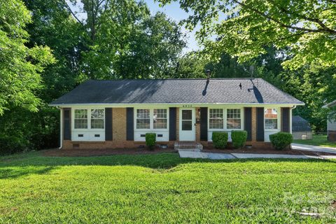 6820 Barrington Drive pending home in Hope Valley, Charlotte, NC