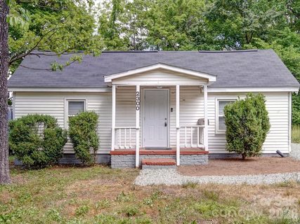 2300 Kennesaw Drive pending home in Lincoln Park, Charlotte, NC