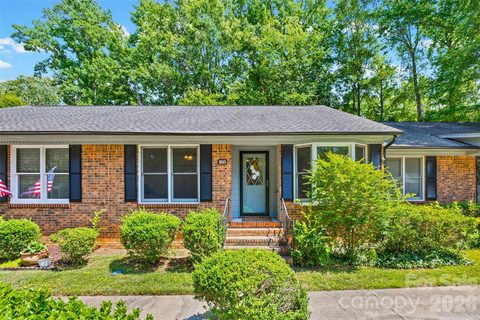 105 David Court active townhome in Ashebrook Villas, Fort Mill, SC