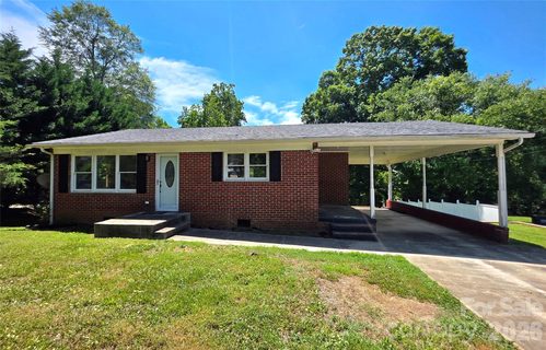 2831 Beechwood Circle active home in Idlewild Park, Gastonia, NC