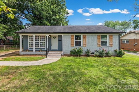 4713 Tanglebriar Drive pending home in Westchester, Charlotte, NC