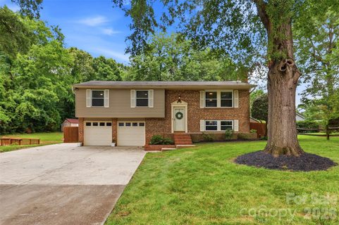 716 Regency Drive active home in Waverly Hall, Charlotte, NC
