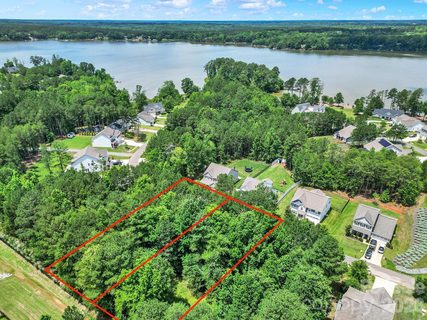 9425 Tradewinds Court active lot in Edgewater, Lancaster, SC