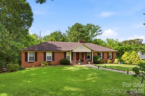 2620 Lynbridge Drive active home in Oxford Park, Charlotte, NC