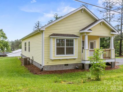 1508 Pennsylvania Avenue pending home in Osceola Lake Park, Hendersonville, NC