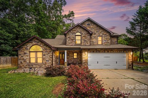 3017 Mill Stream Court active home in Hunley Creek, Matthews, NC