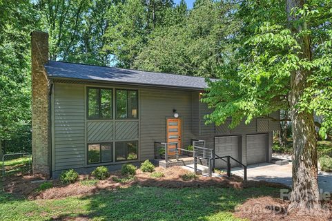 7323 Rollingridge Drive active home in Waverly Hall, Charlotte, NC