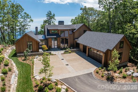 Lake Toxaway Estates, Lake Toxaway