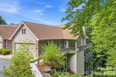 2204 E Cumming Woods Lane active townhome in Cummings Cove, Hendersonville, NC