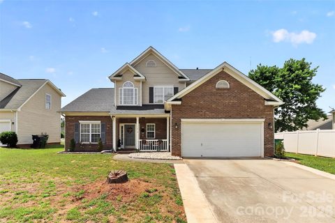 7613 Deluca Drive active home in Brawley Farms, Charlotte, NC