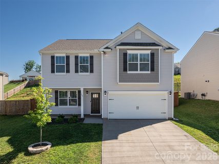 907 Newport Court active home in Fountain Park, Asheville, NC