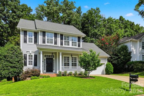 6832 Charter Hills Road active home in Thornhill, Charlotte, NC