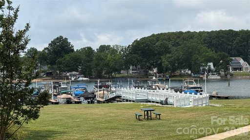 Homes in Admirals Quarters, Cornelius