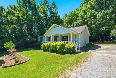 1949 Ridge Road active home in Cross Ridge Acres, Clover, SC