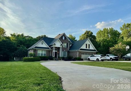 1093 Fairfield Drive active home in Roland Park, Gastonia, NC
