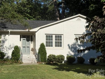 3615 Barclay Downs Drive pending home in Barclay Downs, Charlotte, NC