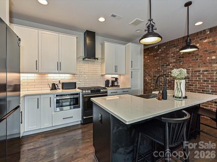 432 E 33rd Street active townhome in Highland Park, Charlotte, NC