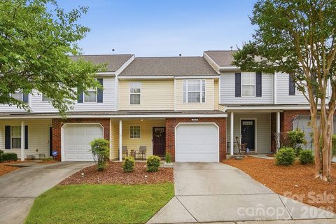 10618 Pointed Leaf Court pending home in The Townes At Old Stone Crossing, Charlotte, NC