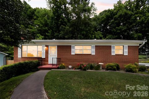 309 Oak Hill Road active home in Oak Hill, Candler, NC