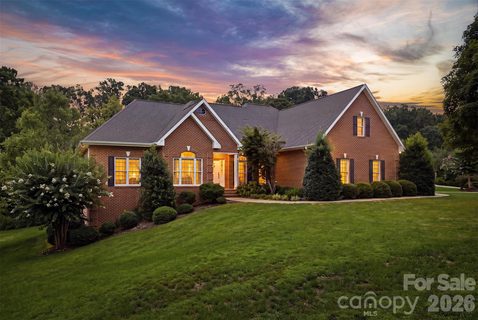 405 Woodridge Drive active home in Woodridge Estates, Lenoir, NC