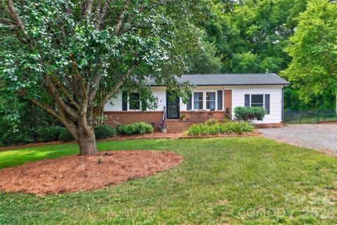 835 Edgewater Drive sold home in Paradise Point, Belmont, NC
