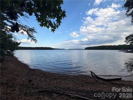 206 Kendricks Cove active home in Yachtsman Point, Lexington, NC