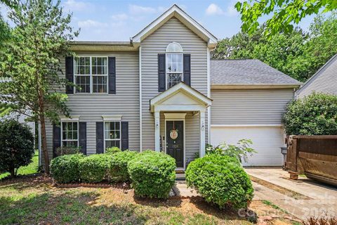 1529 Galesburg Street pending home in Glenhaven, Charlotte, NC