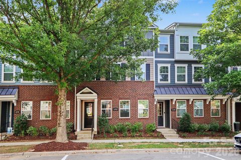 16704 Summers Walk Boulevard active home in Summers Walk, Davidson, NC