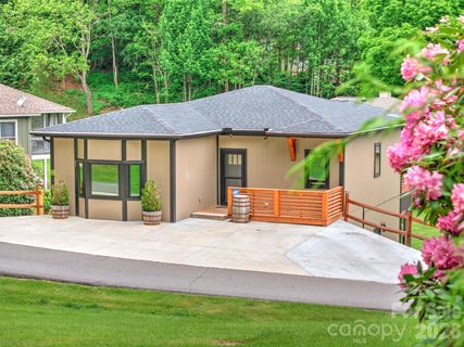 Homes in Hawks Crest, Waynesville