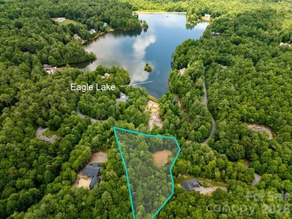 1571 Eagle Lake Drive active lot in Eagle Lake, Brevard, NC
