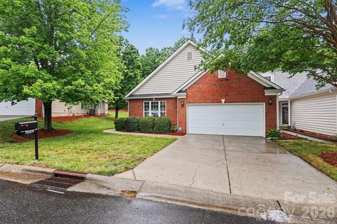 1669 Onyx Ridge active townhome in Four Seasons At Gold Hill, Fort Mill, SC