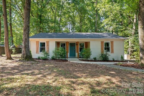 317 Jackson Place active home in Worwood Acres, Matthews, NC