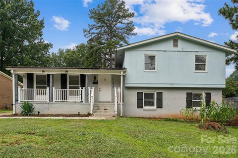 1131 Mt Kisco Drive pending home in Hidden Valley, Charlotte, NC