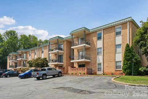4736 Hedgemore Drive active home in Franciscan Terrace, Charlotte, NC
