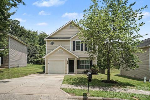 5336 Beam Lake Drive active home in Peachtree Hills, Charlotte, NC