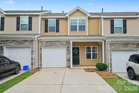 6411 Revolutionary Trail pending home in McDowell Crossing, Charlotte, NC