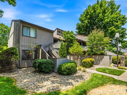 17 Lakemoor Lane sold condo in Lakemoor Village, Hendersonville, NC