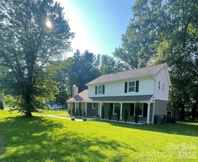 5901 Idlebrook Drive pending home in Idlewild Farms, Charlotte, NC