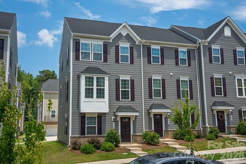 2410 Autumn Olive Lane pending home in Stone Creek Townhomes, Stallings, NC