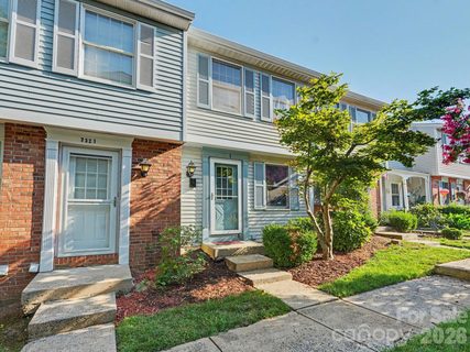 7321 Pebblestone Drive active townhome in Waterford Townhomes, Charlotte, NC